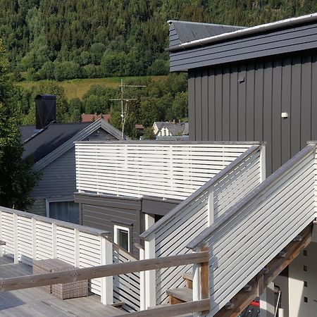 Lyngen Apartments Lyngseidet Kültér fotó